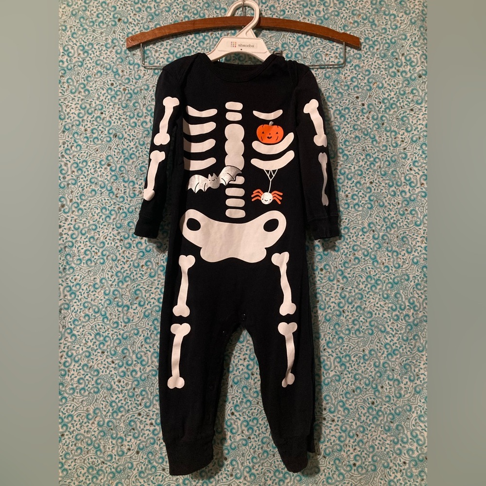Carter’s Skeleton Pumpkin/Spider/Bat Onesie, Size: 18 Mos.
